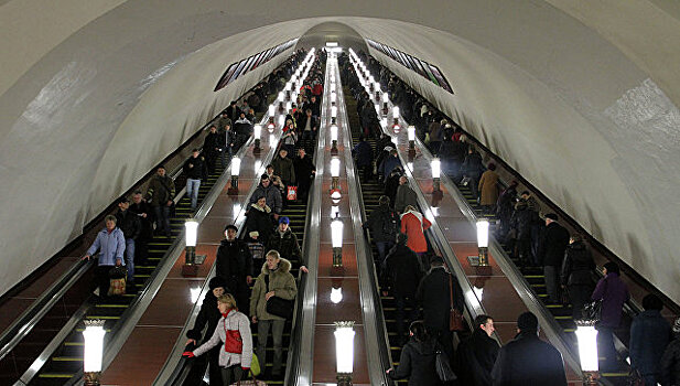 На 21 станции метро заменят эскалаторы