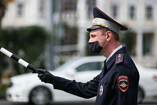 Россиянин поставил на колени инспектора ДПС и требовал деньги