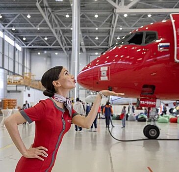 Генеральный директор Авиакомпании Red Wings Евгений Солодилин поздравил с Днём гражданской авиации России