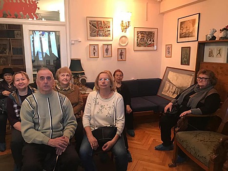 Участники проекта «Московское долголетие» Академического района посетили музей Валентина Плучека