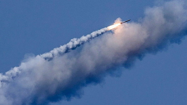 Поразили все цели: Россия снова мощно ударила по украинским военным базам