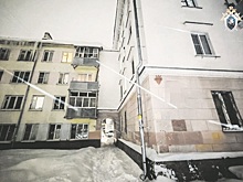 Школьник пострадал после падения глыбы льда с крыши в Нижнем Новгороде