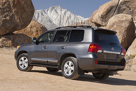 В Подмосковье продают практически новый Toyota Land Cruiser 200