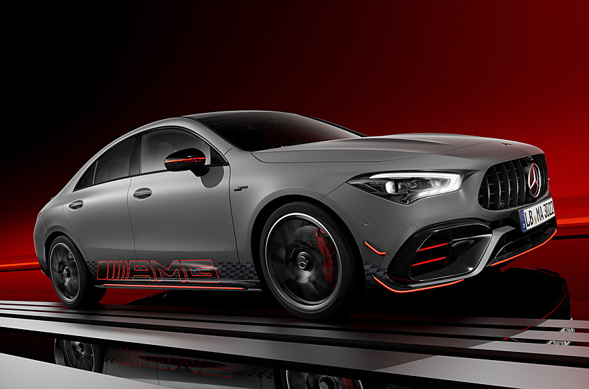 Mercedes-AMG CLA 45 S Edition 1. Спецверсия окажется наиболее редким и дорогим вариантом «четырёхдверного купе» в США. Кузов выкрашен в матовый серый колер, дополненный чёрной графикой и оранжевыми акцентами, а два набора декоративных деталей — уже в «базе».