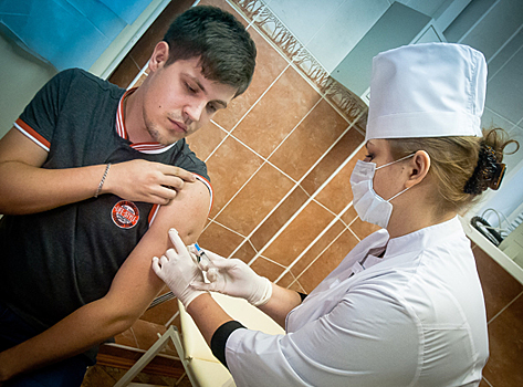 Депздрав рекомендовал призывникам сделать прививки от гриппа за месяц до начала службы в армии