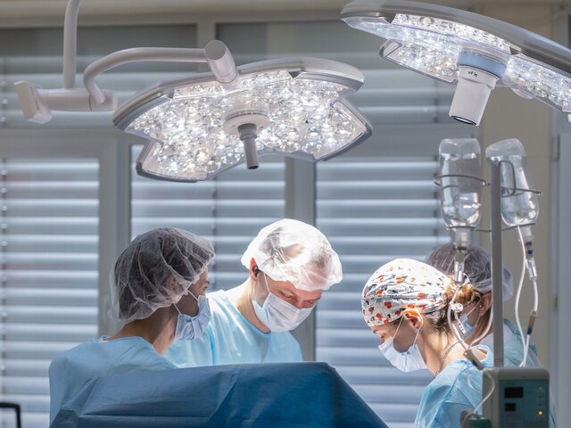 В Санкт-Петербурге врачи прооперировали мальчика, в руке которого взорвалась петарда