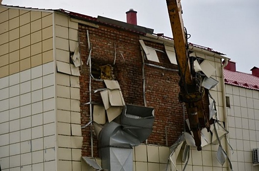 «Мы пока не получили документов». Кузбасские власти самовольно начали снос ТРЦ «Зимняя вишня»