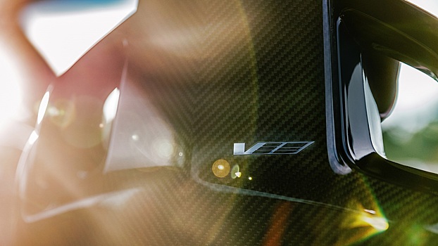 Cadillac показал карбоновое кресло седана Blackwing