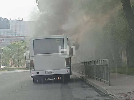 Пассажирский автобус загорелся в центре Нижнего Новгорода