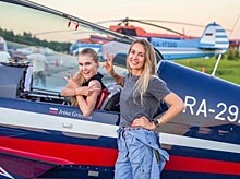 Девушки показали акробатический пилотаж в калужском небе (фото)