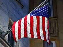 Объяснено появление флага США на новогоднем плакате в российском городе