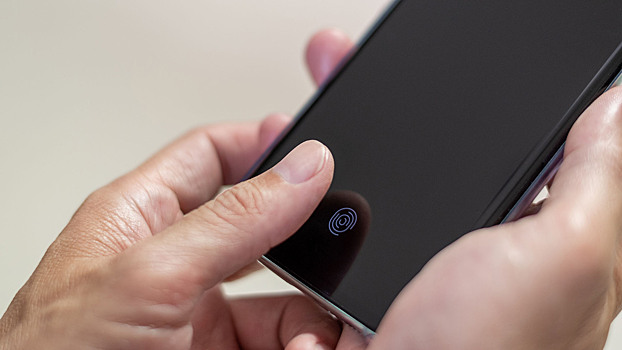 Защита от посторонних глаз: как настроить пароль и разблокировку по отпечатку пальца на Android-смартфоне