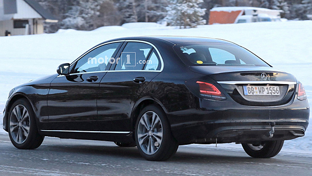 Mercedes C-Class примерил новые задние фонари