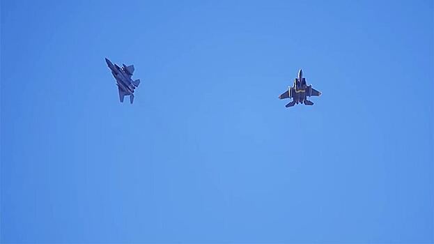 Су-27 и F-15 "сразились" в небе Украины