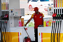 "Лукойл" закрыл сделку по покупке заправок и завода Shell в России
