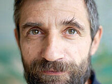 Обвиненный в домогательствах экс-директор «Лиги школ» требует от корреспондента «Медузы» 4,7 млн руб.