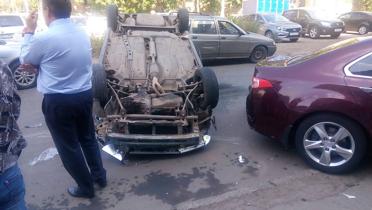 Молодой водитель спровоцировал ДТП с пятью машинами в Самаре
