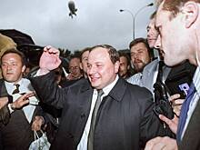 «Его за шкирку окунули в политику». Что Егор Гайдар сделал с Россией