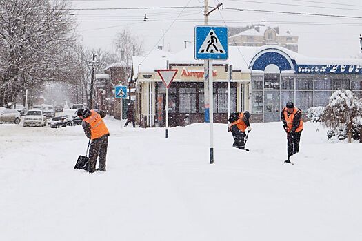 В Армавире 20 единиц спецтехники готовы к борьбе со снегом