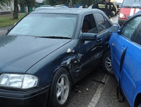 В Пензе спасатели ликвидировали последствия ДТП с четырьмя авто