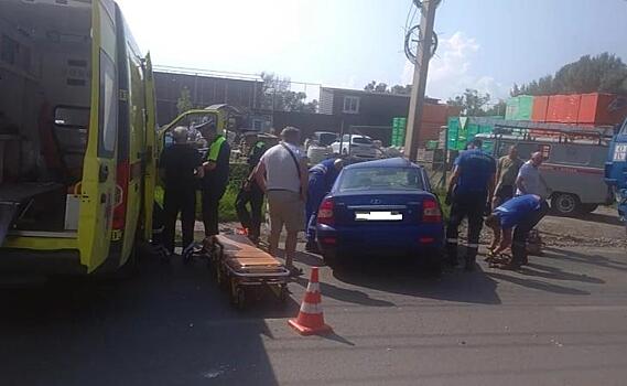 В Курске на улице Пост Кривец «Лада» столкнулся с мусоровозом