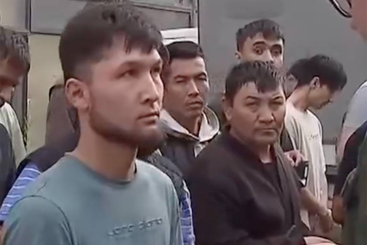 В Москве диалог мигранта и сотрудника военкомата во время рейда сняли на видео