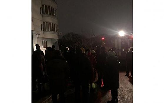Из-за загорания квартиры в Курске пришлось эвакуировать людей