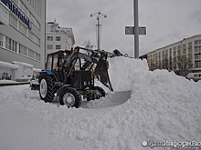 Уборку Екатеринбурга от рекордного количества снега оплатят деньгами из резервного фонда