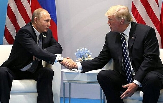 Песков назвал доверительной атмосферу разговора Путина и Трампа