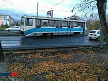 В Орске на ул. Мира с рельсов сошел трамвай