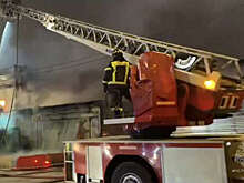 МЧС: огнеборцы ликвидировали пожар на складе у Рижского рынка в Москве