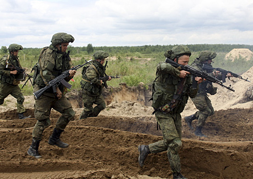 «Хороший повод сбить накал»: как COVID-19 остановил войны и протесты в мире