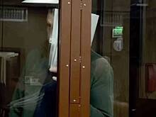 Спрятавшийся от журналистов топ-менеджер «Газпром нефти» попал на видео