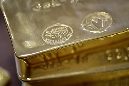 Золото дорожает на 1,5% на росте спроса на надежные активы
