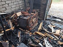 В поселке Восточный сгорел гаражный бокс по вине его хозяина