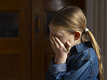 Орудует банда бомжей: школьнице искромсали лицо стеклянной бутылкой в российском городе