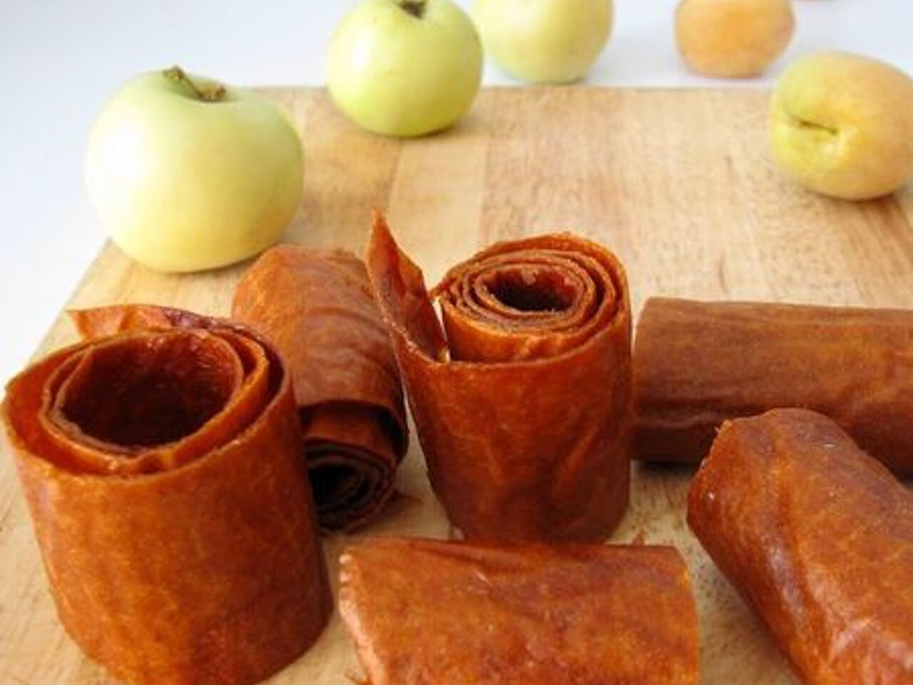 Пастила яблочная. Домашняя пастила из клубники. Сливовый мармелад. Пастила яблочная. Ревень пастила.