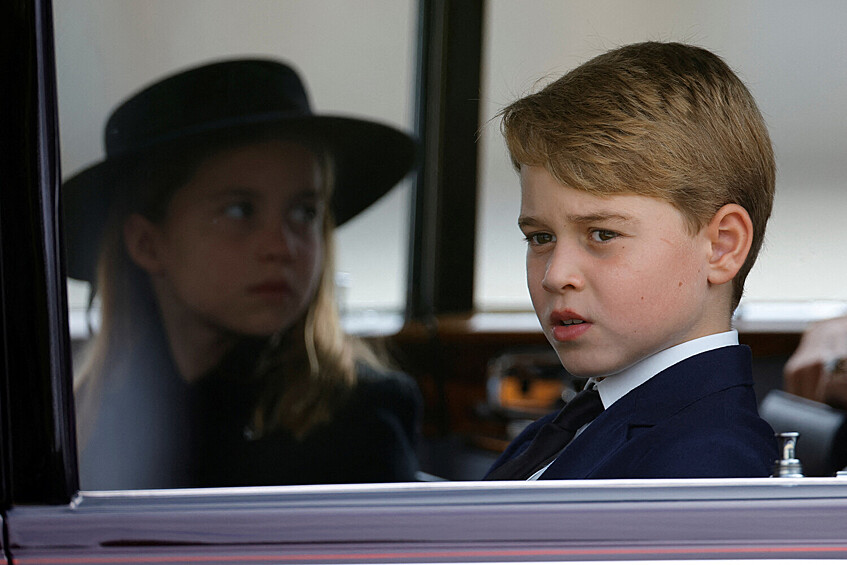 Принцесса Шарлотта и принц Джордж на похоронах королевы Елизаветы II, 19 сентября 2022 года