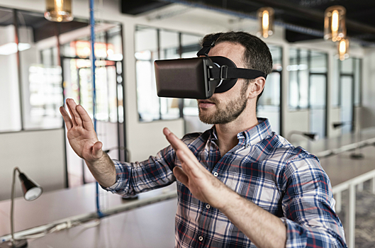 «Руками трогать»: VR-реальность помогла слепым прикоснуться к искусству