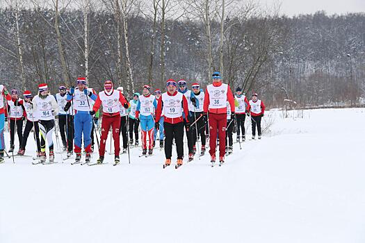 Максим Вылегжанин пришел первым в гонке «Лыжня России» в Химках