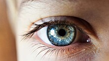 Ученые выяснили взаимосвязь между цветом глаз и зрением