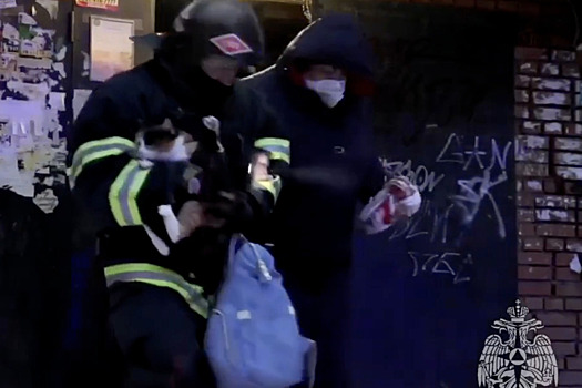 Пожар произошел в общежитии в регионе РФ: спасено семь человек