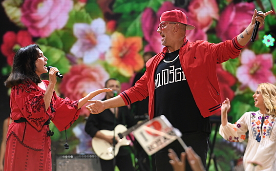 «Ля-ля-ля, мы прогнали москаля»: Потап выступил в Израиле