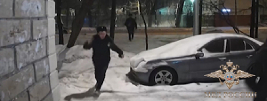 Владимир Колокольцев принял решение о награждении сотрудников патрульно-постовой службы полиции, которые спасли людей из пожара