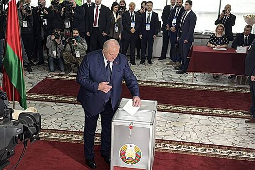 Лукашенко захотел дать белорусам право голосовать на российских выборах