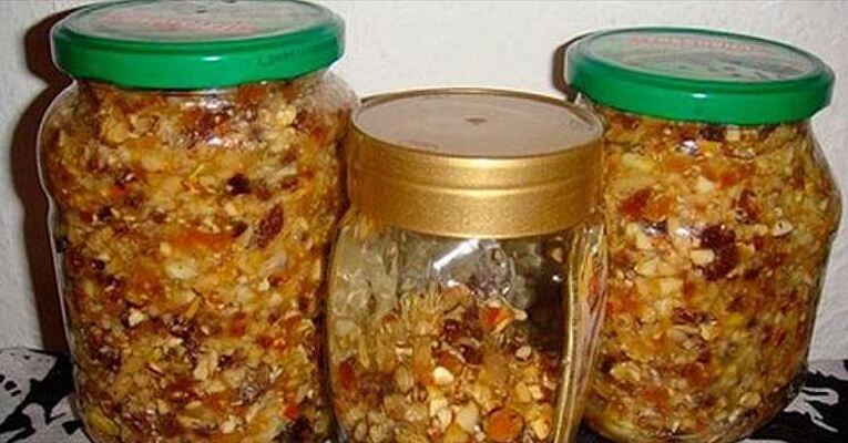 Рецепт Витаминная смесь из сухофруктов мёда и орехов приготовление с фото