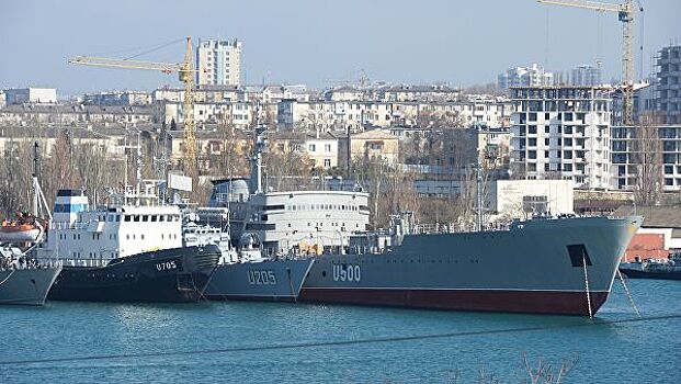 Корабли ВМС Украины в Севастополе не допустили к празднику ВМФ России