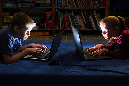 Офтальмолог рассказал, на каком расстоянии можно сидеть за компьютером без вреда для зрения