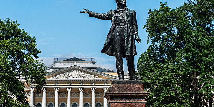 «Наше все»: почему иностранцы фанатеют от Пушкина и Толстого