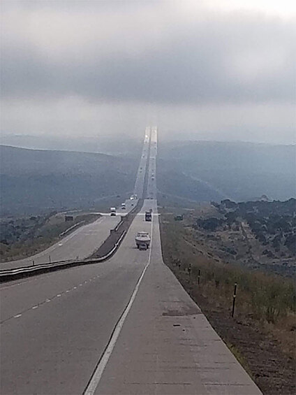 Это место на трассе I-80 в штате Вайоминг известно как «шоссе в рай».